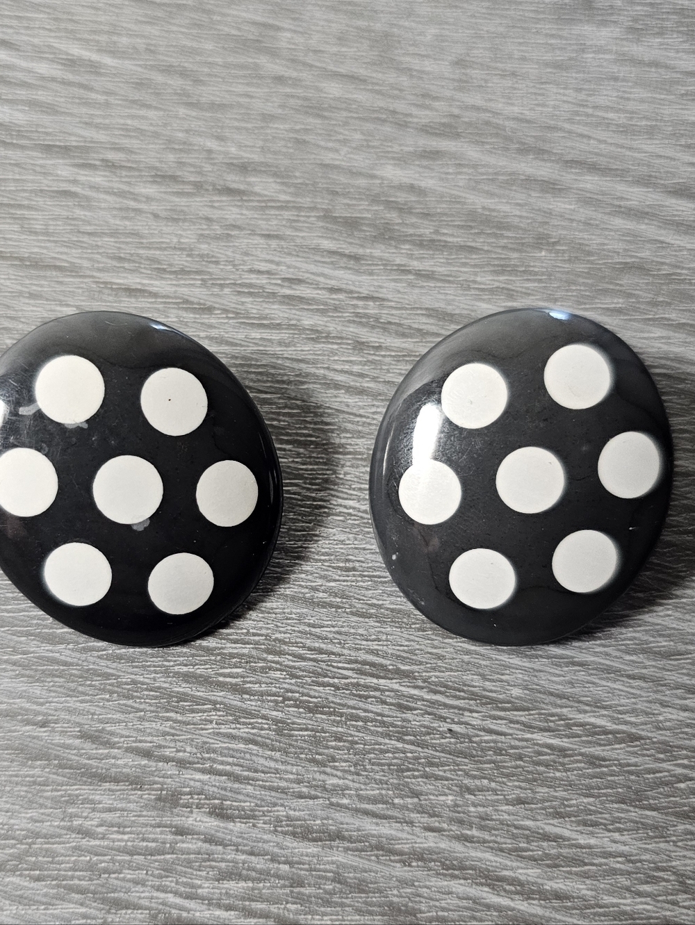 🦋 5 For $10 🦋 1980's AVON Lots Of Dots Enamel Oval Earrings